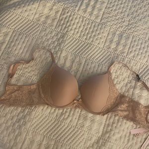 Victoria Secret 32C Dream Angel push up bra. Nude color. New with Tags